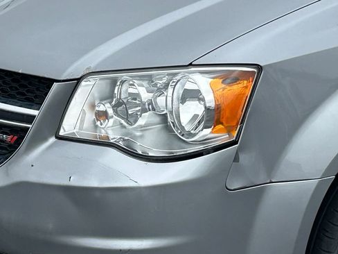 Used 2015 Dodge Grand Caravan SE image 12