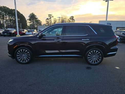 Used 2024 Hyundai Palisade Calligraphy image 2