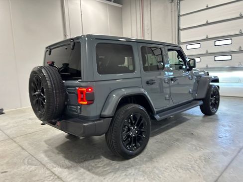 Used 2025 Jeep Wrangler Unlimited Sahara AWD/4WD image 6