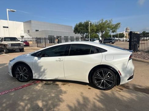 Used 2023 Toyota Prius XLE FWD image 8