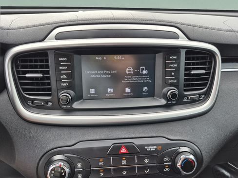 Used 2019 Kia Sorento L FWD image 24