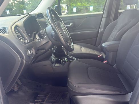 Used 2016 Jeep Renegade Latitude AWD/4WD image 15
