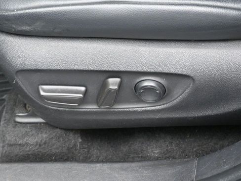 Used 2022 Toyota Highlander XLE FWD image 14