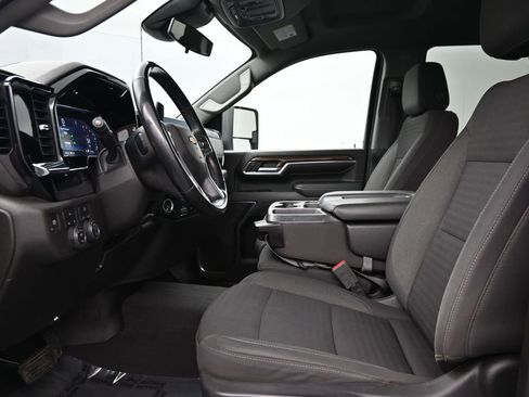 Used 2024 Chevrolet Silverado 2500 LT AWD/4WD image 7