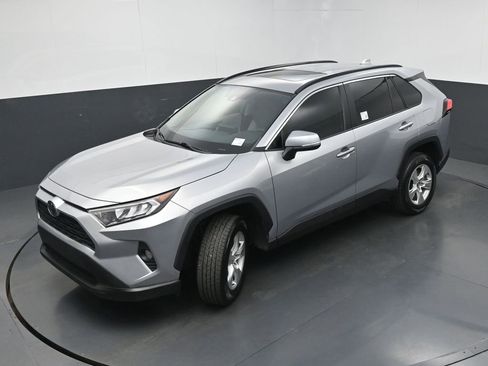 Used 2021 Toyota RAV4 XLE w/ Convenience Package FWD image 31
