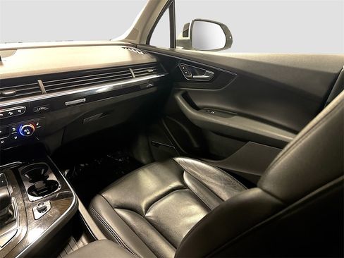 Used 2017 Audi Q7 3.0T Premium Plus w/ Premium Plus Package image 29