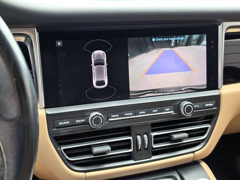 Certified 2020 Porsche Macan w/ Premium Package Plus AWD/4WD image 22