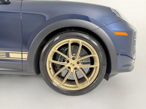 Used 2024 Porsche Cayenne Turbo GT AWD/4WD image 31
