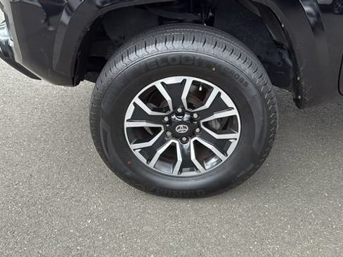 Certified 2022 Toyota Tacoma TRD Sport AWD/4WD image 8