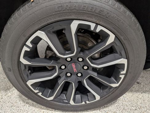 Used 2023 GMC Yukon XL Denali w/ Advanced Technology Package image 13