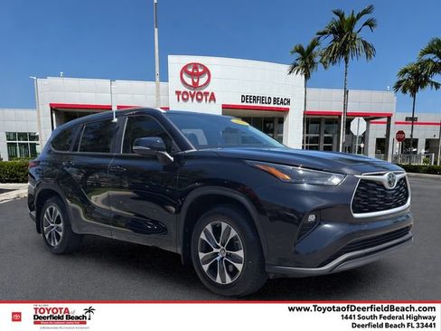 Used 2023 Toyota Highlander XLE FWD image 1