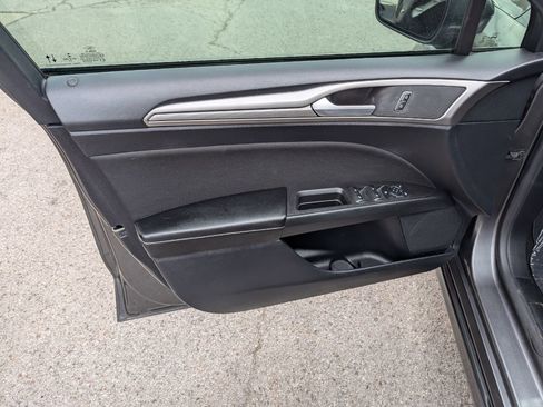 Used 2020 Ford Fusion SE FWD image 11