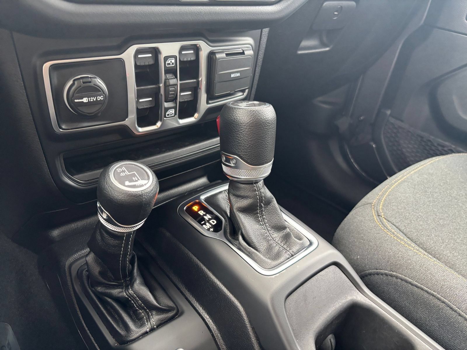 Used 2025 Jeep Wrangler Unlimited Sahara AWD/4WD image 38