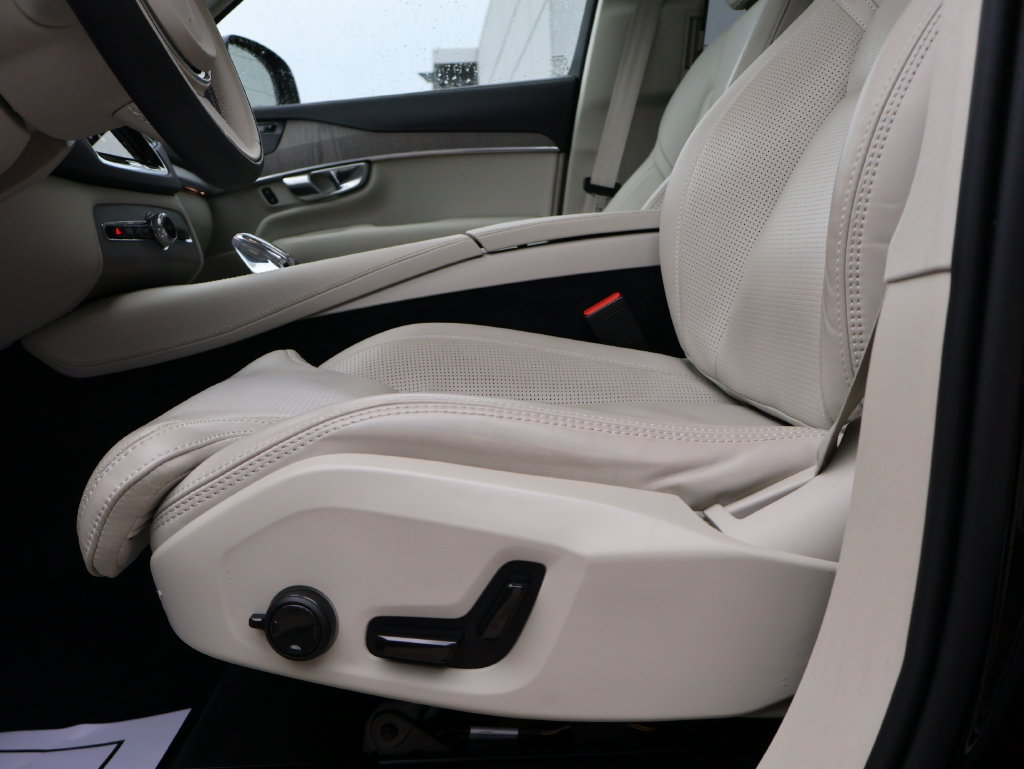 Used 2025 Volvo XC90 B6 Ultra w/ Protection Package Premier AWD/4WD image 38