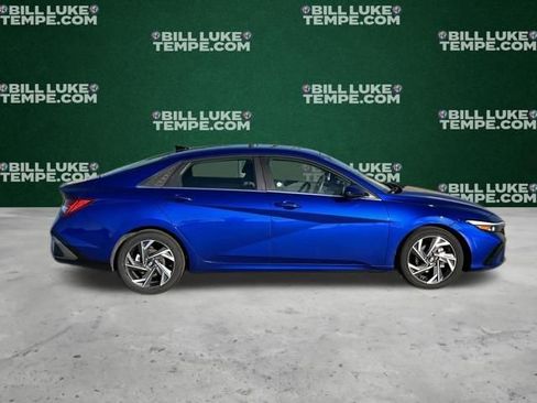 Used 2025 Hyundai Elantra SEL image 3