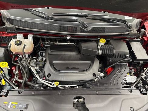 Used 2024 Chrysler Pacifica Touring-L image 41