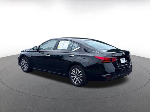 Used 2025 Nissan Altima 2.5 SV FWD image 24