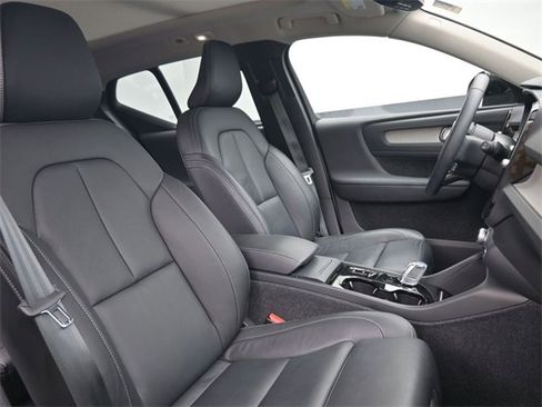 Used 2023 Volvo XC40 B5 Plus w/ Protection Package Premier image 34