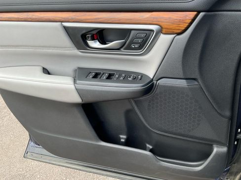 Used 2018 Honda CR-V Touring image 18
