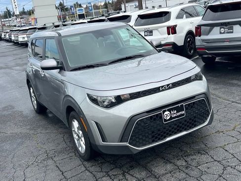 Certified 2025 Kia Soul LX w/ LX Technology Package image 5