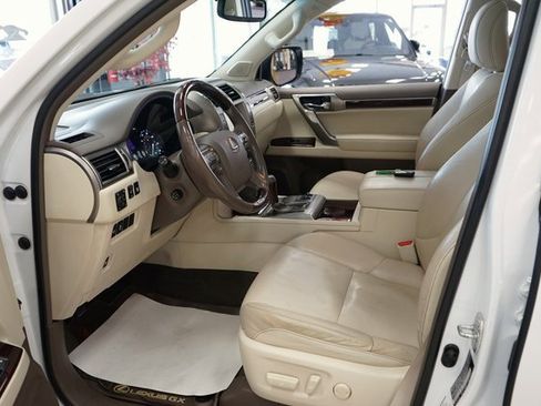 Used 2017 Lexus GX 460 image 27