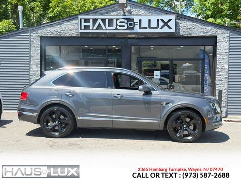 Used 2017 Bentley Bentayga AWD/4WD image 23