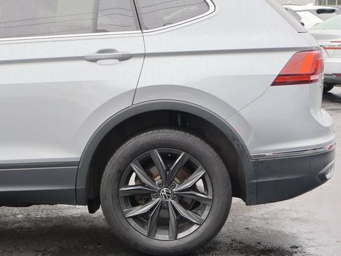 Used 2024 Volkswagen Tiguan SE AWD/4WD image 4