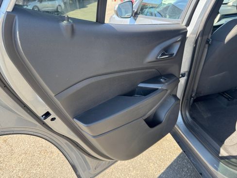 Used 2025 Chevrolet Trax LS w/ LS Convenience Package FWD image 18