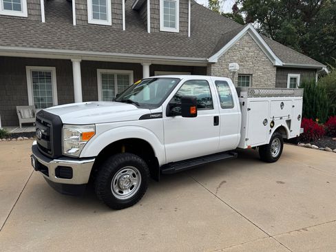 Used 2016 Ford F250 XL w/ Power Equipment Group image 2