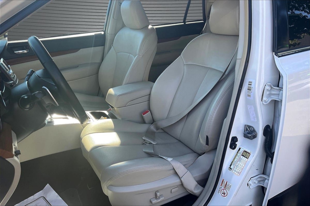 Used 2014 Subaru Outback 2.5i Limited w/ Moonroof Package AWD/4WD image 20
