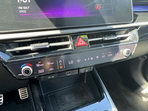 Certified 2023 Kia Niro SX Touring image 11