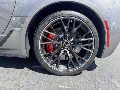 Used 2015 Chevrolet Corvette Z06 w/ 3LZ Preferred Equipment Group RWD image 19