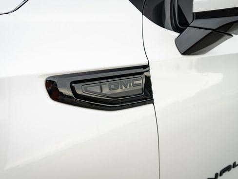 Used 2024 GMC Yukon Denali Ultimate AWD/4WD image 11