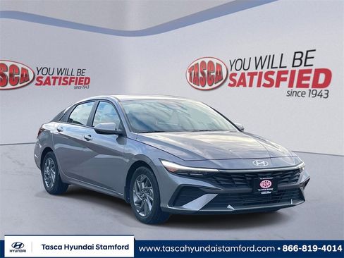 Certified 2024 Hyundai Elantra SEL image 1