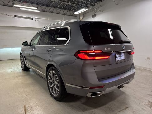Used 2025 BMW X7 xDrive40i w/ Premium Package image 3