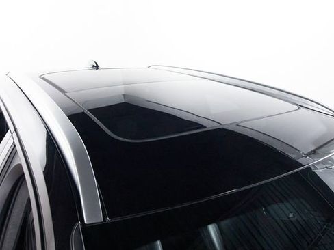 Certified 2025 Volvo XC40 B5 Core AWD/4WD image 31