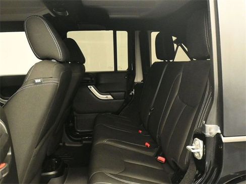Used 2017 Jeep Wrangler Unlimited Sahara image 10