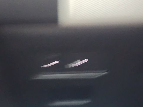 Certified 2025 Land Rover Discovery Dynamic SE image 24