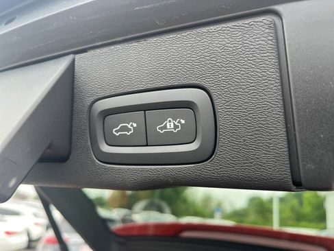 Used 2024 Volvo XC60 T8 Ultimate image 21