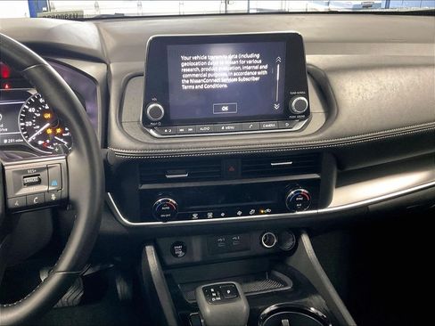 Used 2025 Nissan Rogue SV AWD/4WD image 18