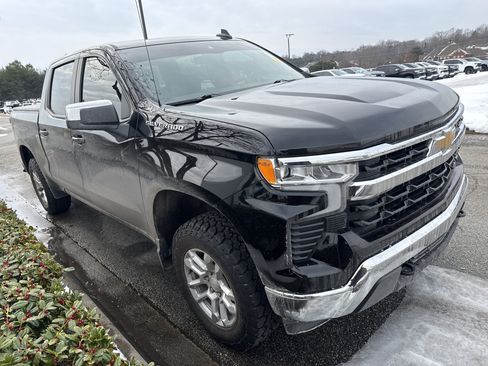 Used 2023 Chevrolet Silverado 1500 LT image 2