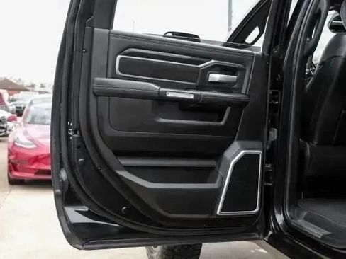 Used 2019 RAM 2500 Laramie w/ Black Appearance Package AWD/4WD image 43