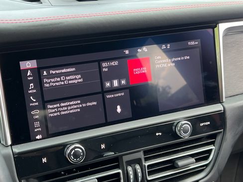 Certified 2024 Porsche Macan GTS AWD/4WD image 31