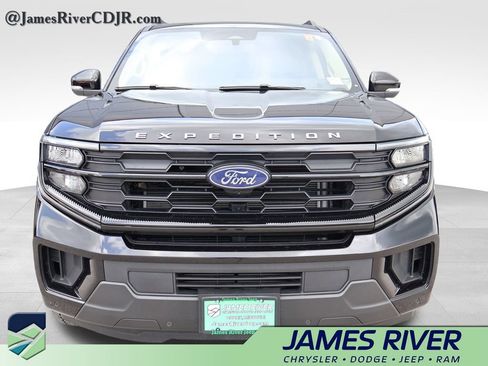 Used 2025 Ford Expedition Active AWD/4WD image 7