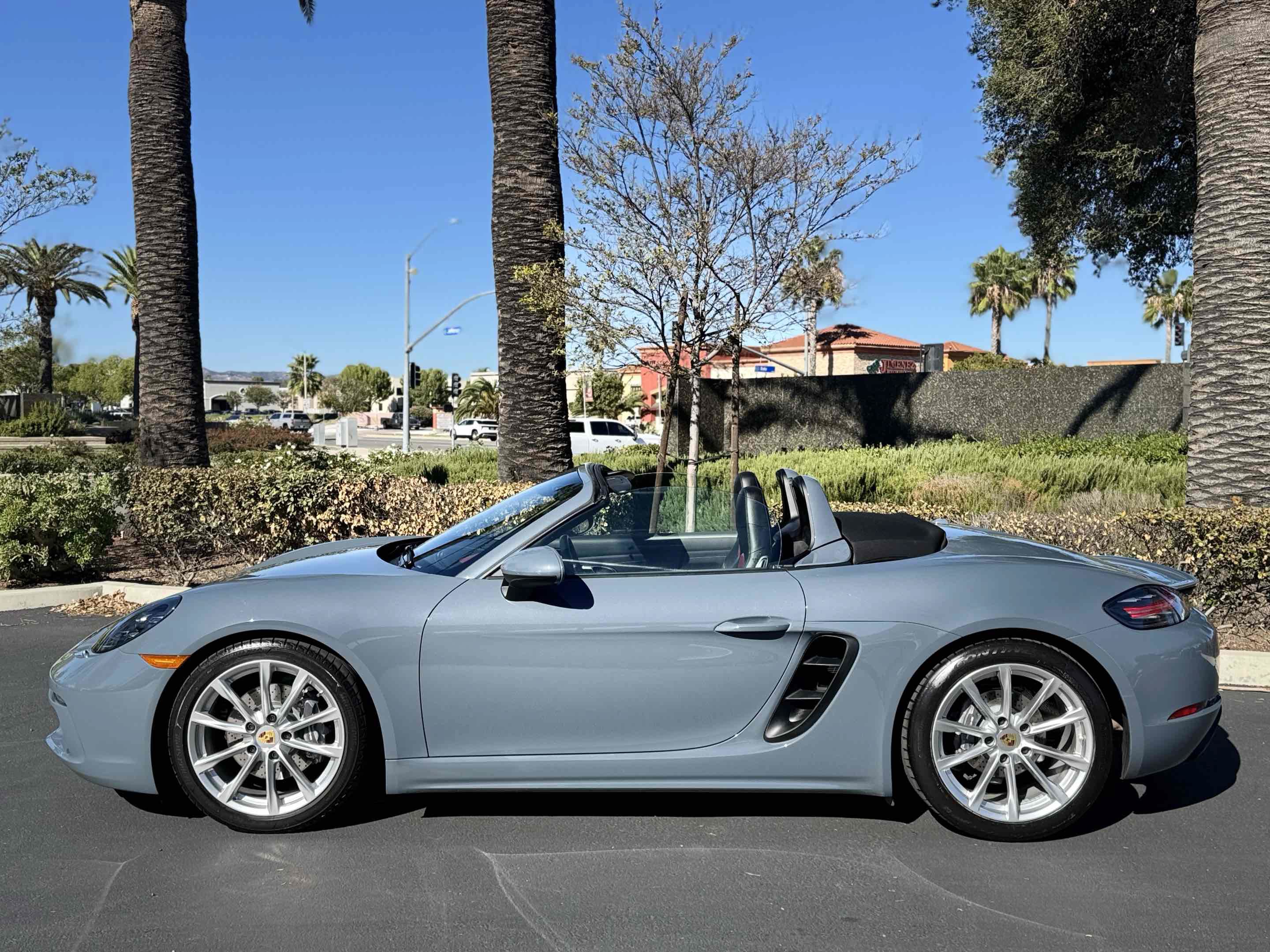 Used 2017 Porsche 718 Boxster RWD image 57