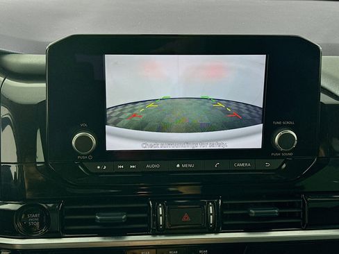 Used 2025 Nissan Pathfinder SV image 22