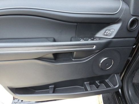 Used 2023 Ford Expedition XLT image 14