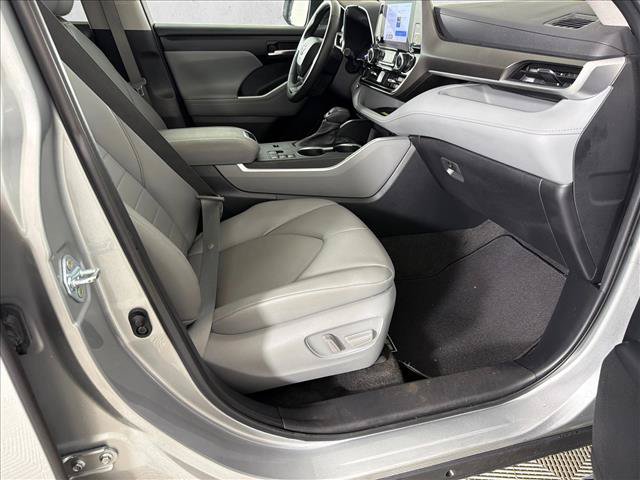 Used 2023 Toyota Highlander XLE FWD image 14