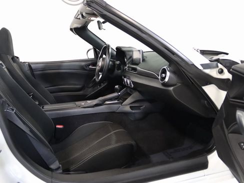 Used 2017 FIAT 124 Spider Classica image 46