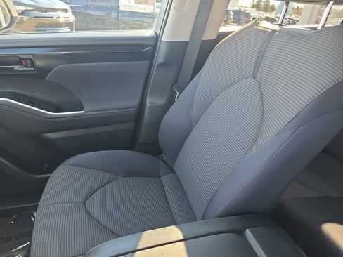 Used 2024 Toyota Highlander LE image 21